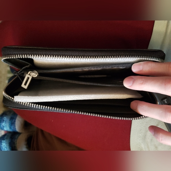 G by GUESS black Tully zip around wallet - Picture 9 of 14